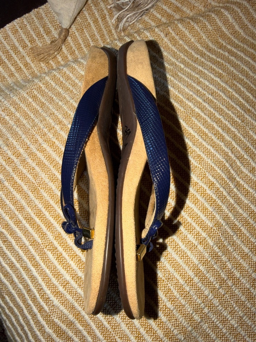 Vionic Navy Bow Thong Sandals for Women with Gold Accents - Picture 2 of 8